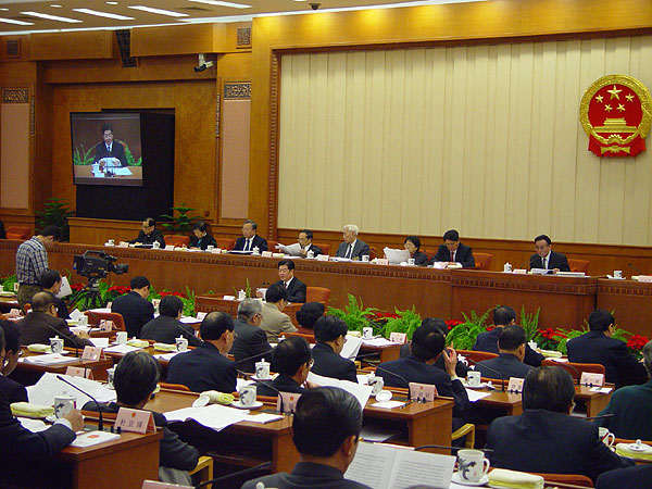 全國人大常委會(huì)已經(jīng)正式對(duì)《公司法》做出修改，取消公司注冊資本最低限額，以及全面實(shí)行注冊資本&ldquo;認(rèn)繳制&rdquo;