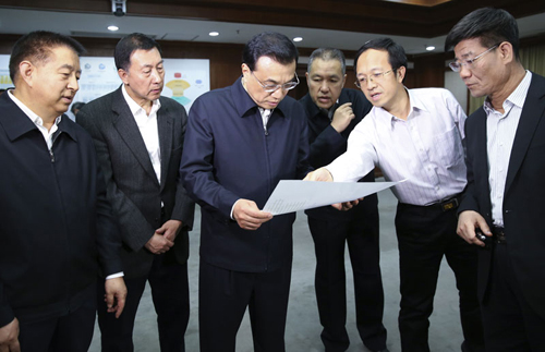 2015兩會一結(jié)束李克強首個考察點為何是工商總局？