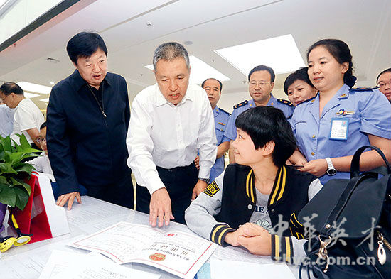 工商總局局長:鞏固擴(kuò)大商事制度改革效應(yīng) 推進(jìn)市場監(jiān)管改革與創(chuàng)新