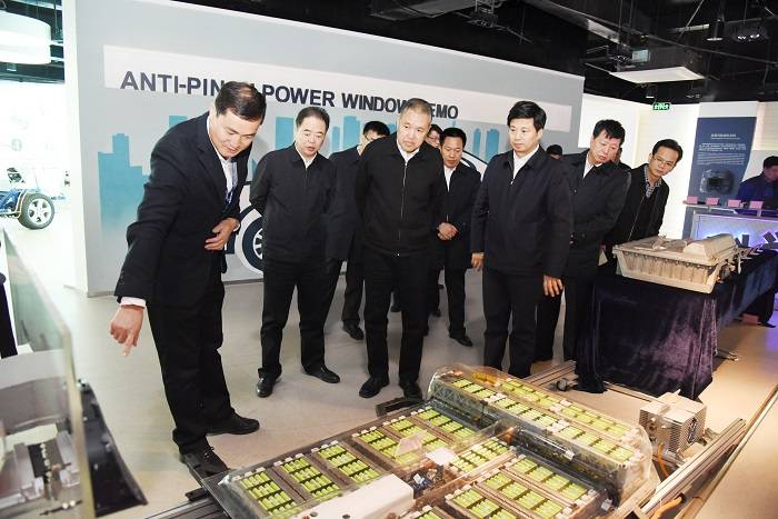 國家工商總局局長張茅在吉林調(diào)研時強(qiáng)調(diào):增強(qiáng)信心堅定方向把商事制度改革不斷推向深入